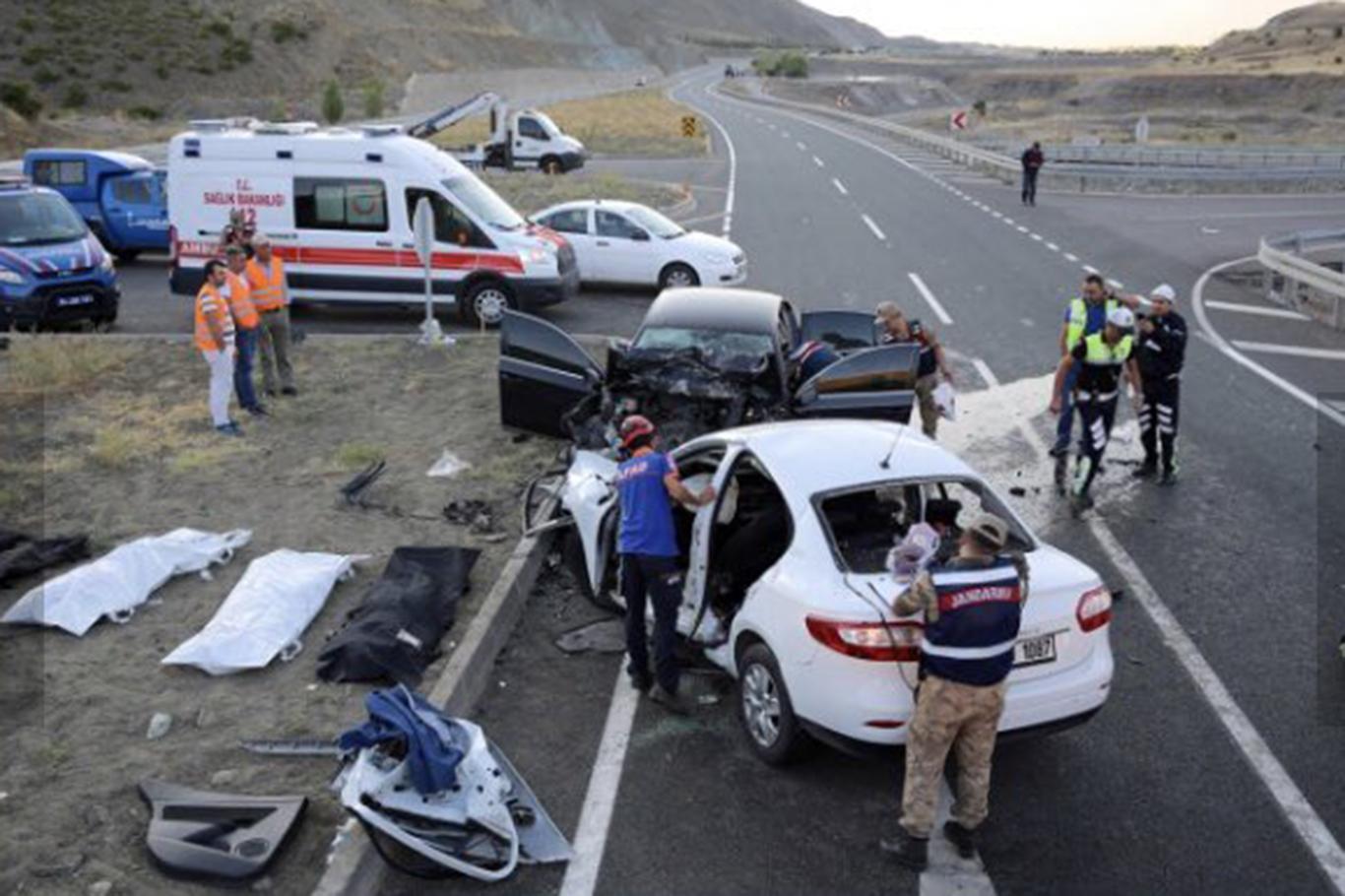 Erzincan'da kaza: 3'ü çocuk 7 kişi öldü